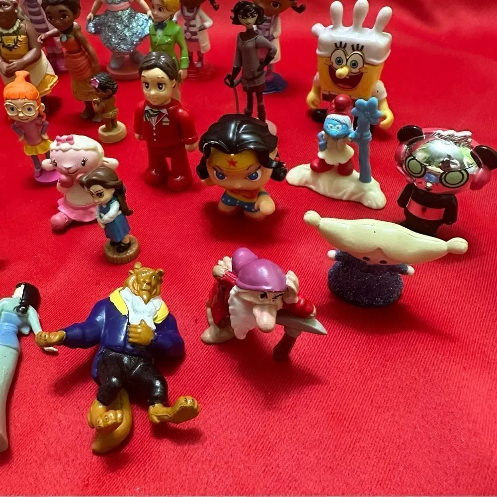 Disney Toppers cake lot